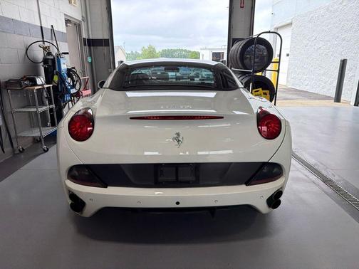 Bianco Avus 2014 Ferrari California Base