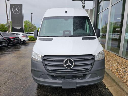 Arctic White 2026 Mercedes-Benz Sprinter 2500