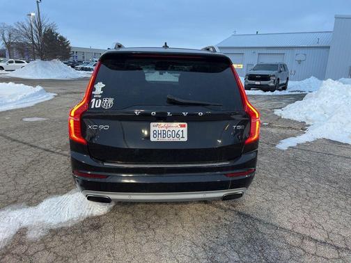 2016 Volvo XC90 T5 Momentum