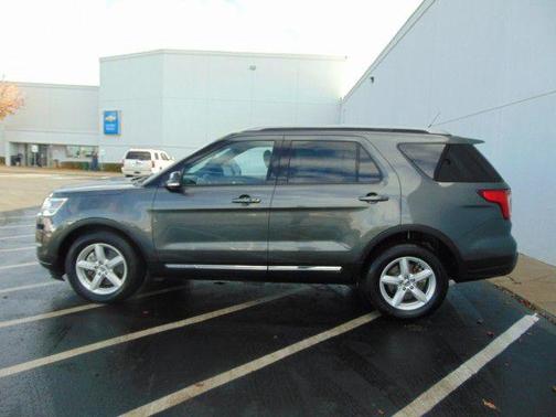 Photo 2 of 21 of 2018 Ford Explorer XLT