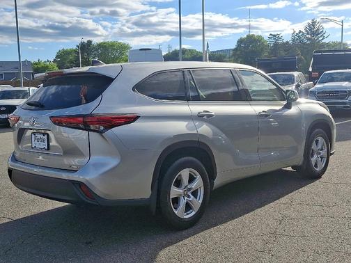 2022 Toyota Highlander LE