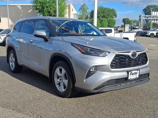 2022 Toyota Highlander LE