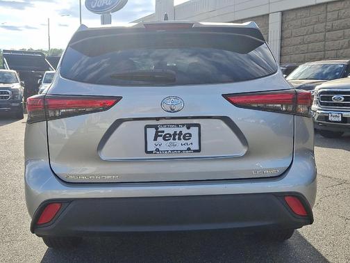 2022 Toyota Highlander LE