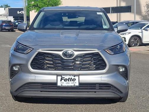 2022 Toyota Highlander LE
