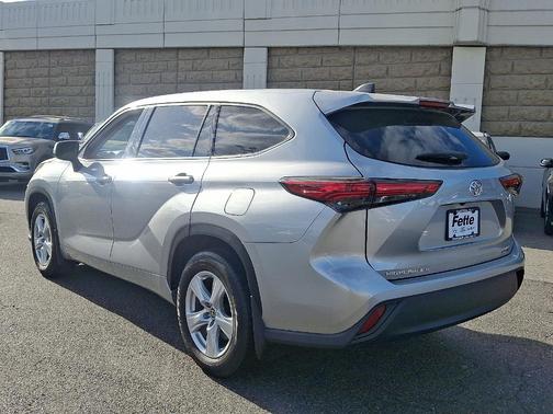 2022 Toyota Highlander LE
