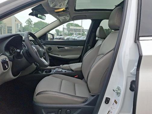 2025 INFINITI QX50 Luxe