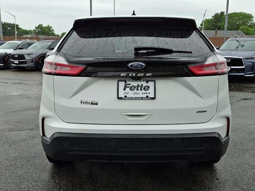 Oxford White 2022 Ford Edge SE