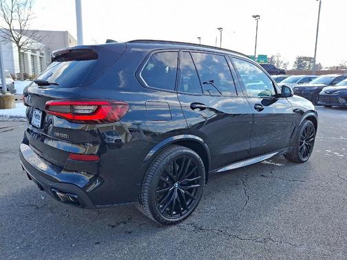 2022 BMW X5 M50i