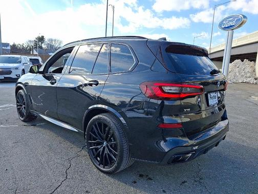 2022 BMW X5 M50i
