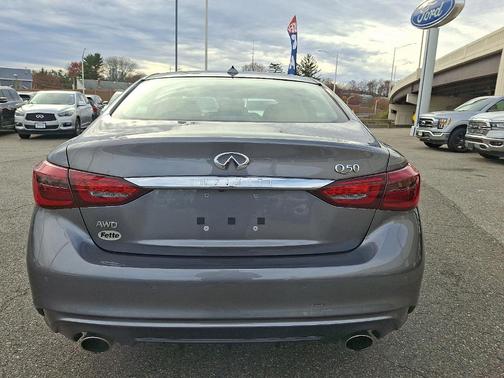2023 INFINITI Q50 LUXE