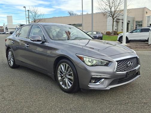 2023 INFINITI Q50 LUXE