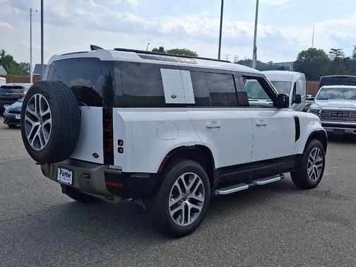 2022 Land Rover Defender 110 X-Dynamic HSE