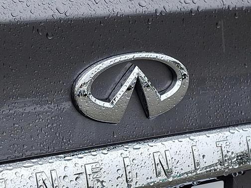 2022 INFINITI Q50 LUXE