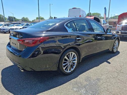2022 INFINITI Q50 LUXE