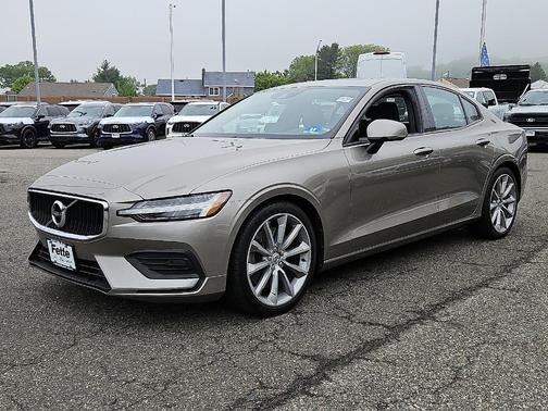 2020 Volvo S60 T6 Momentum