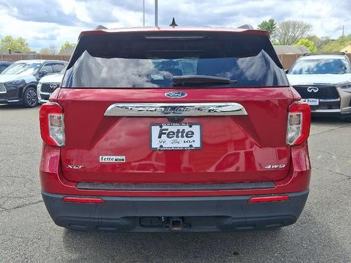 Rapid Red Metallic Tinted Clearcoat 2022 Ford Explorer XLT