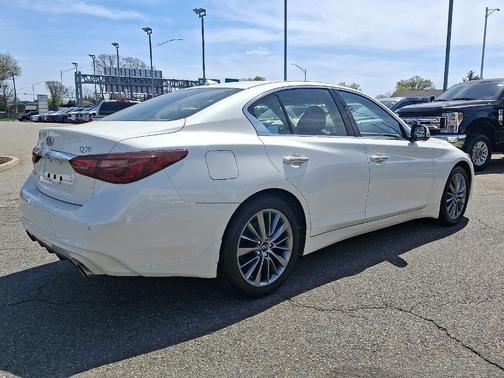 2023 INFINITI Q50 LUXE