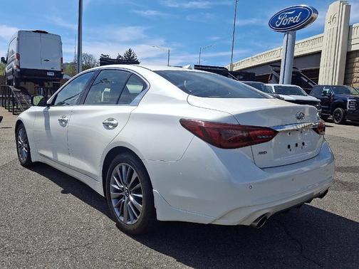 2023 INFINITI Q50 LUXE