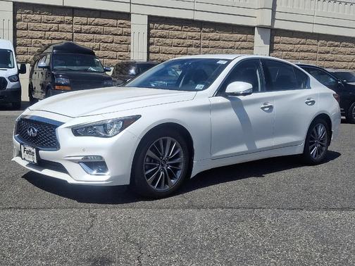 2023 INFINITI Q50 LUXE