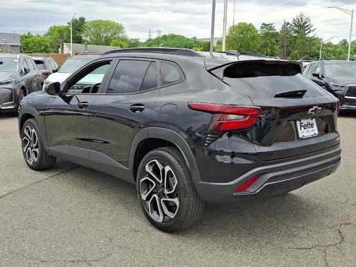 Mosaic Black Metallic 2025 Chevrolet Trax 2RS