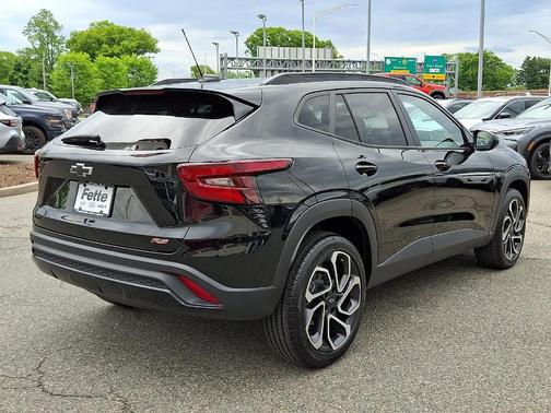 Mosaic Black Metallic 2025 Chevrolet Trax 2RS