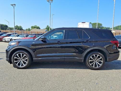 2022 Ford Explorer ST-Line