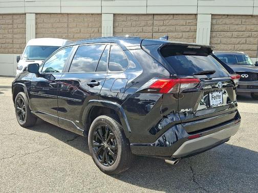 2022 Toyota RAV4 Hybrid SE