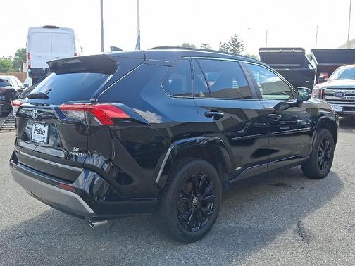 2022 Toyota RAV4 Hybrid SE