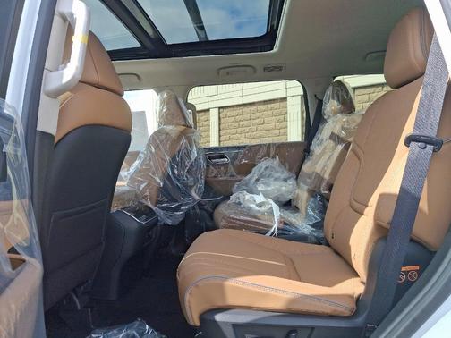 2025 INFINITI QX80 Luxe