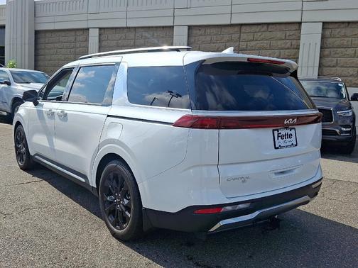 2024 Kia Carnival SX