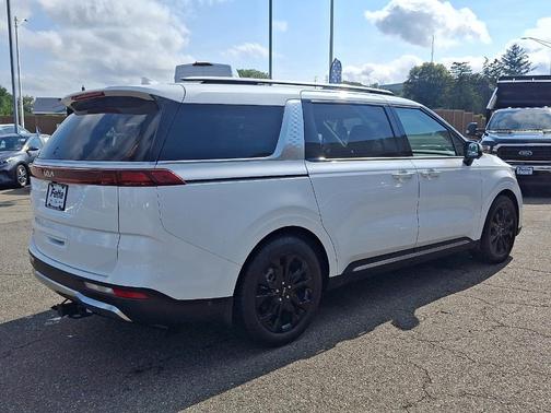 2024 Kia Carnival SX