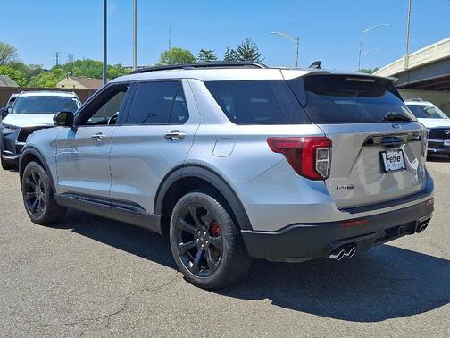 Iconic Silver Metallic 2022 Ford Explorer ST