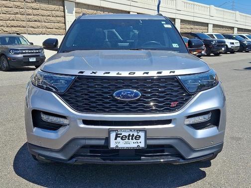Iconic Silver Metallic 2022 Ford Explorer ST