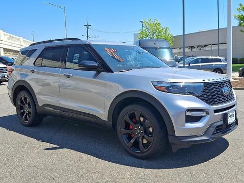 Iconic Silver Metallic 2022 Ford Explorer ST