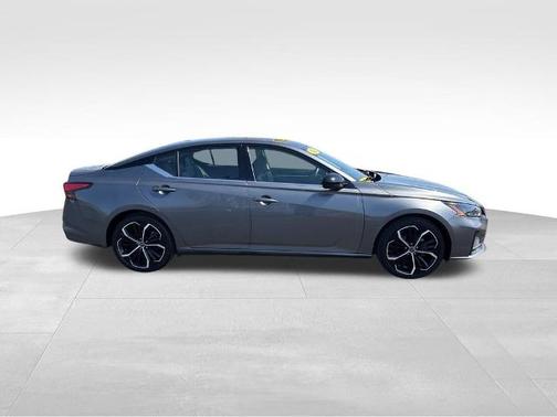 Gun Metallic 2025 Nissan Altima SR