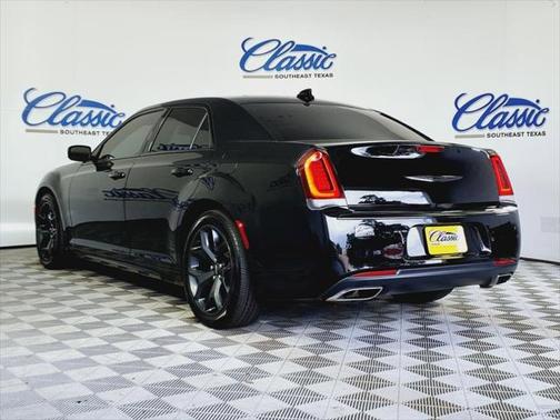 2022 Chrysler 300 Touring