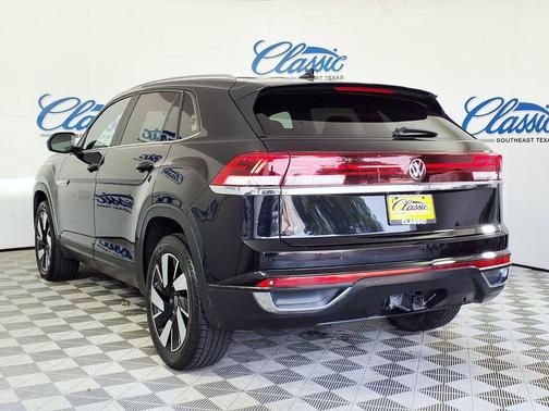 Deep Black Pearl 2024 Volkswagen Atlas Cross Sport 2.0T SE w/Technology