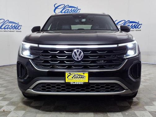 Deep Black Pearl 2024 Volkswagen Atlas Cross Sport 2.0T SE w/Technology