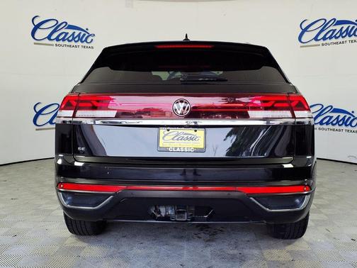 Deep Black Pearl 2024 Volkswagen Atlas Cross Sport 2.0T SE w/Technology