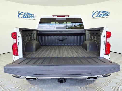 Summit White 2026 Chevrolet Silverado 1500 LT