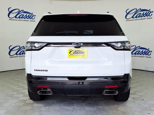 Summit White 2021 Chevrolet Traverse Premier