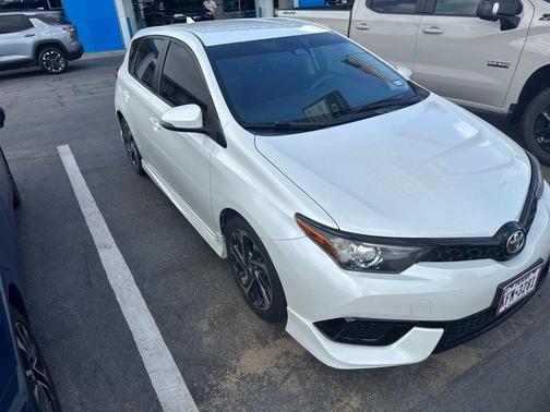 Blizzard Pearl 2017 Toyota Corolla iM Base