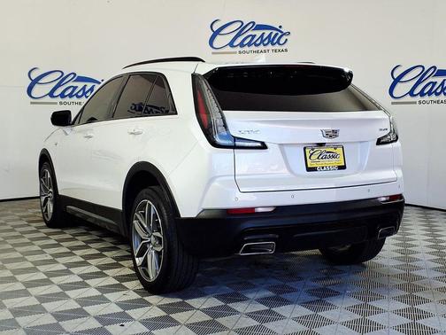 Crystal White Tricoat 2023 Cadillac XT4 Sport