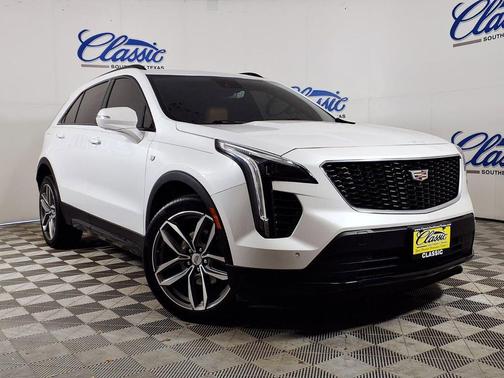 Crystal White Tricoat 2023 Cadillac XT4 Sport