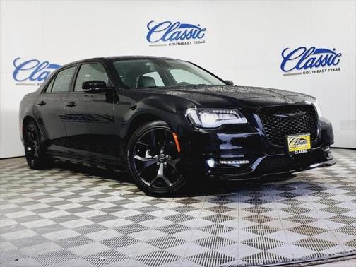 2023 Chrysler 300 Touring