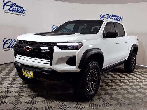 Summit White 2024 Chevrolet Colorado ZR2