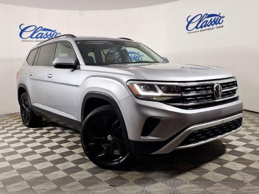 Pyrite Silver Metallic 2022 Volkswagen Atlas 2.0T SE w/Technology