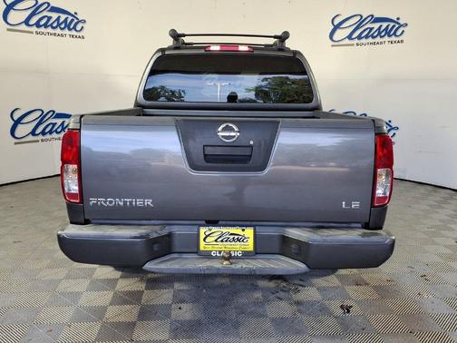 Gray 2008 Nissan Frontier LE Crew Cab