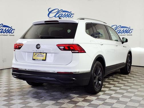 White 2022 Volkswagen Tiguan 2.0T SE