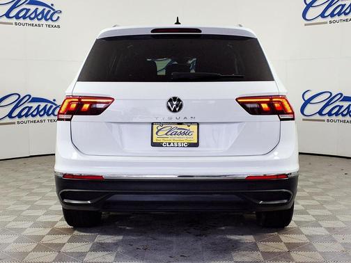 White 2022 Volkswagen Tiguan 2.0T SE